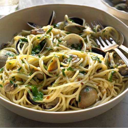 CREAMY PASTA WITH CLAMS 